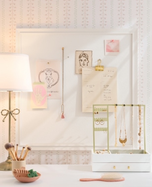 No Nails Decor: Store, Organize & Display