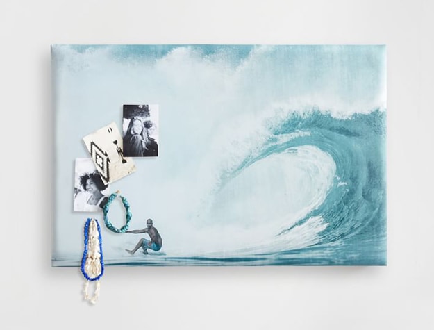 Decorative pinboard with wave image