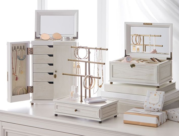 Classic style wooden jewelry boxes and display cases