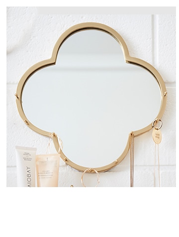 Quatrefoil Jewelry Hanging Mirror