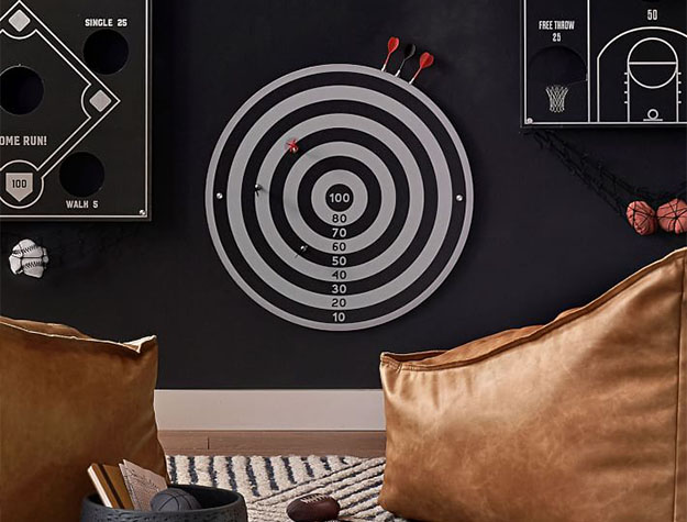 Wall dartboard game
