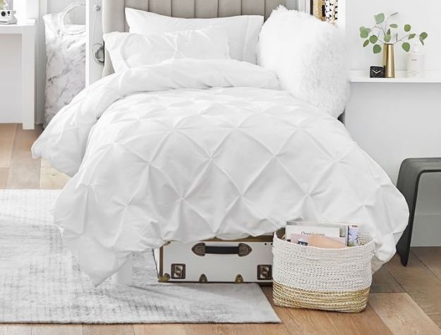 gray boho rug in dorm room