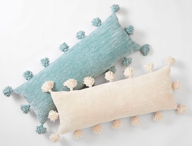 Chenille chunky tassel huggable pillow.