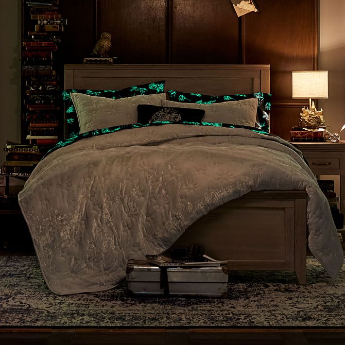 Navy HARRY POTTER™ Velvet Girls Quilt Pottery Barn Teen