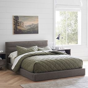 Classic Upholstered Bed with 2 Nightstands in Velvet House of Hampton Bed Size: Queen, Color: Light Gray