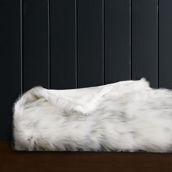 HARRY POTTER&#8482; Faux-Fur HEDWIG&#8482; Throw