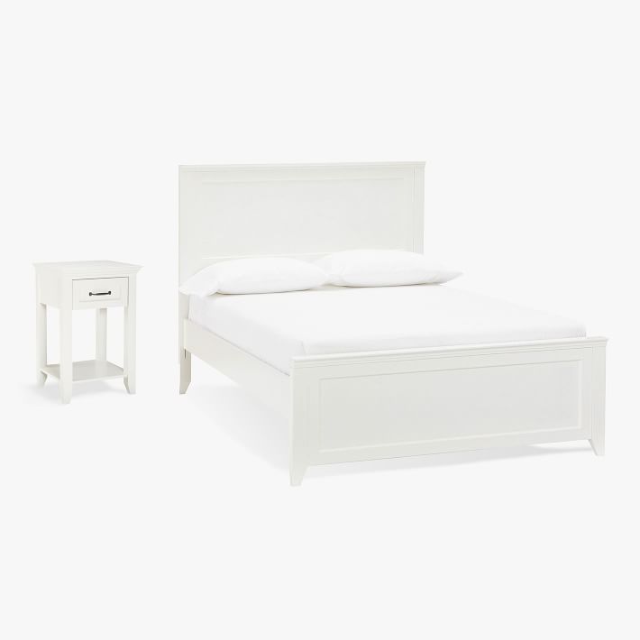 Hampton Classic Bed &amp; Nightstand Set