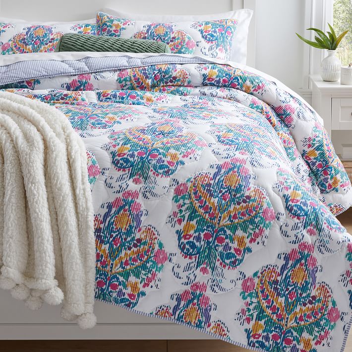 https://assets.ptimgs.com/ptimgs/ab/images/dp/wcm/202350/0088/olivia-medallion-quilt-1-o.jpg