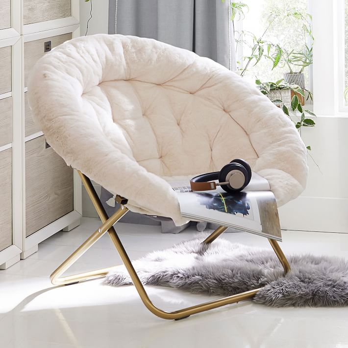 Round best sale fluffy chair