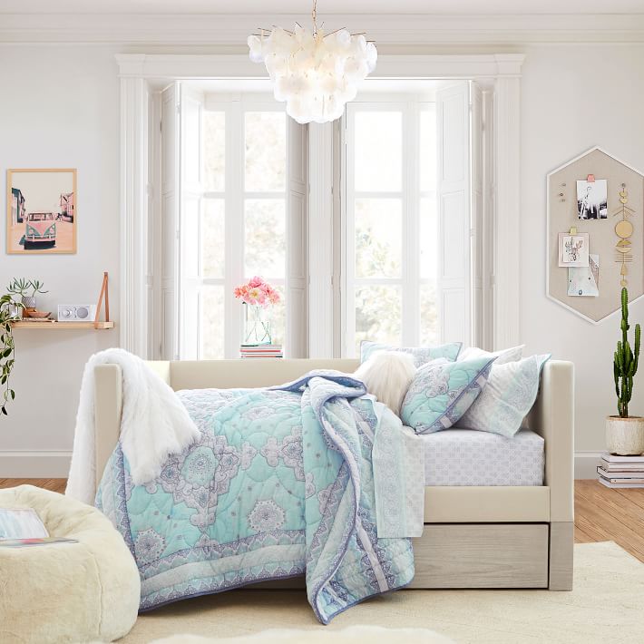 Pottery barn shop kids daybed