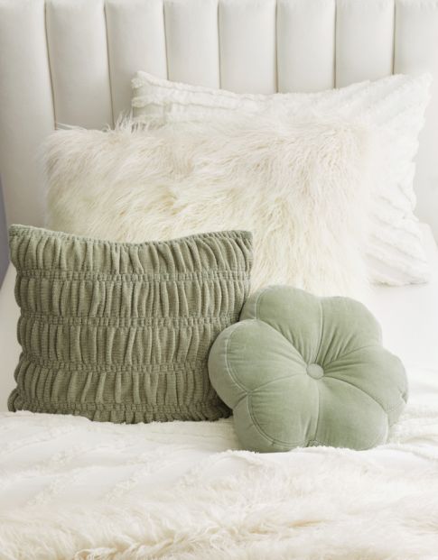 Pillows &amp; Throws