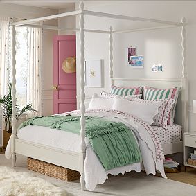 Sweet Scallop Coverlet