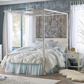 Briar Canopy Bed