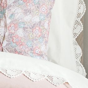 Hello Kitty&#174; Crochet Trim Sheet Set