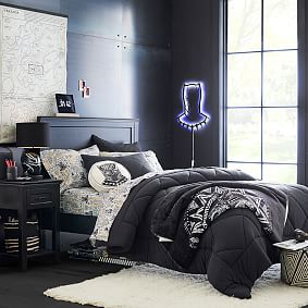 Hampton Classic Bed &amp; Nightstand Set