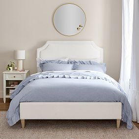 Auburn Tufted Upholstered Classic Bed