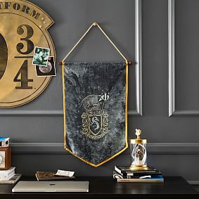 Harry Potter&#8482; Hufflepuff&#8482; Oxford Pennant