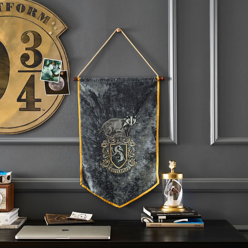 Harry Potter&#8482; Hufflepuff&#8482; Oxford Pennant