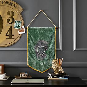 Harry Potter&#8482; Slytherin&#8482; Oxford Pennant