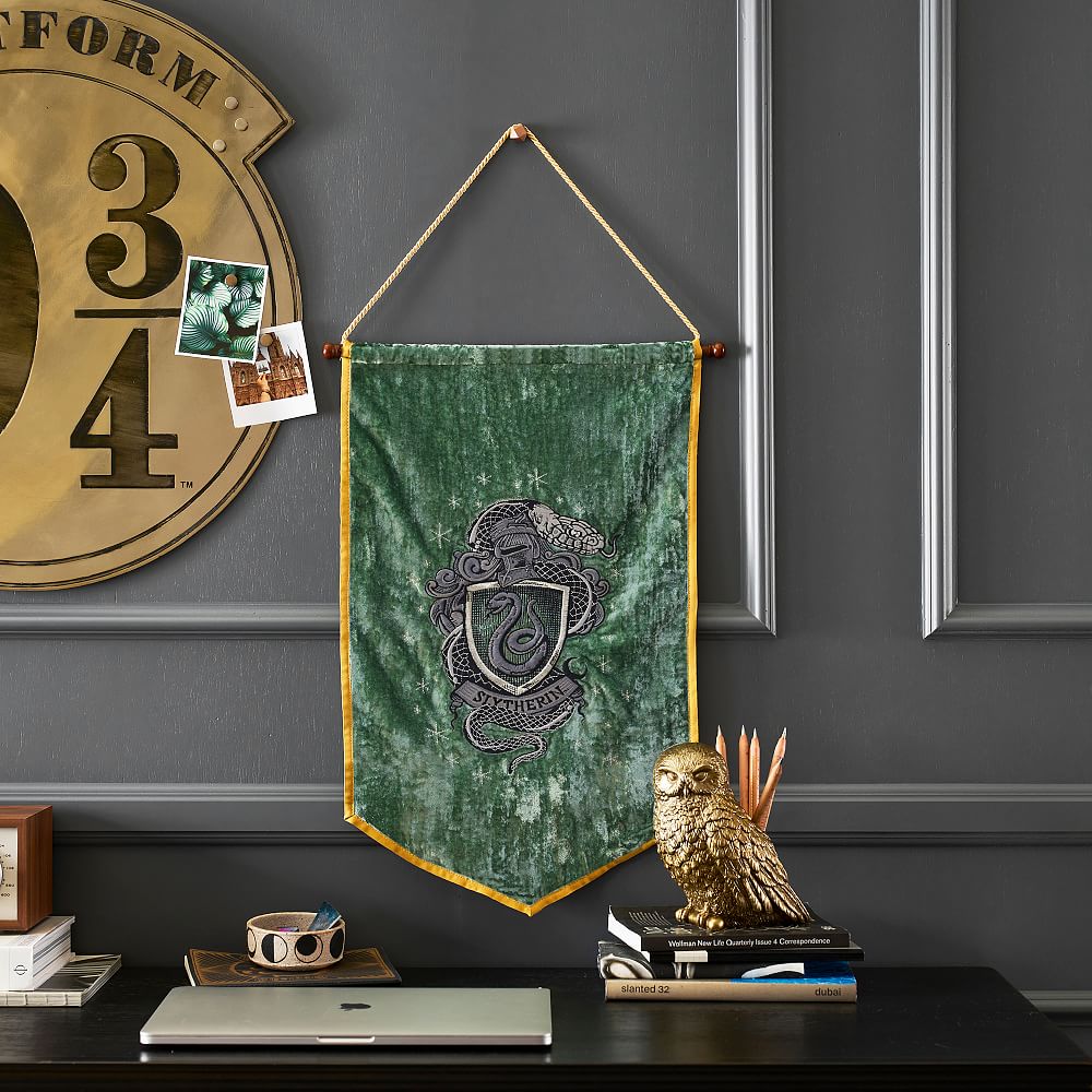 Harry Potter&#8482; Slytherin&#8482; Oxford Pennant