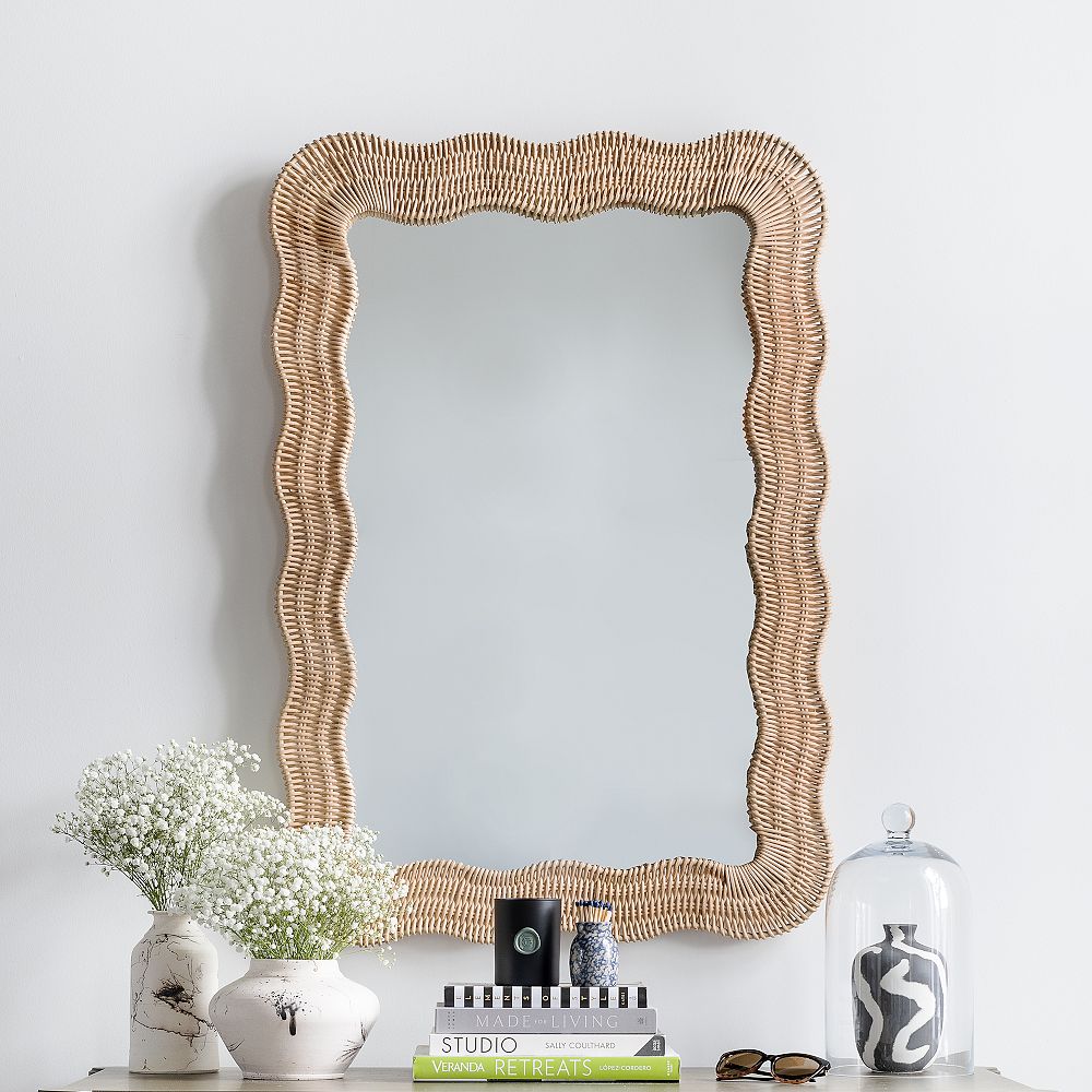 Scalloped Linden Rectangular Wall Mirror (28&quot;x40&quot;)