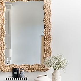 Scalloped Linden Rectangular Wall Mirror (28&quot;x40&quot;)