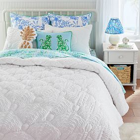 Lilly Pulitzer Tropical Shell Clipped Jacquard Quilt