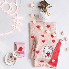 Hello Kitty&#174; Heart Throw Blanket