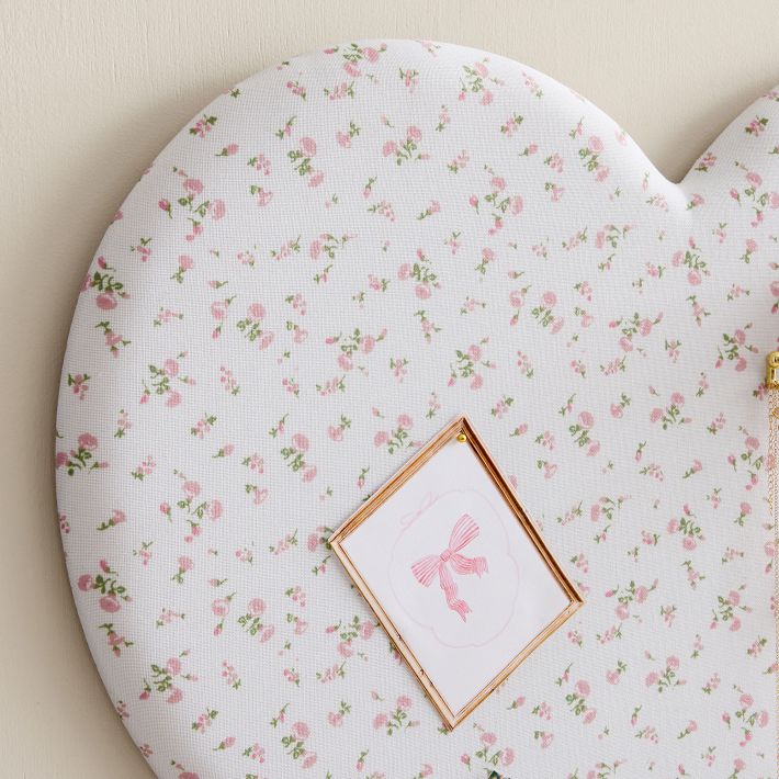 LoveShackFancy No Nails Floral Heart Pinboard (24