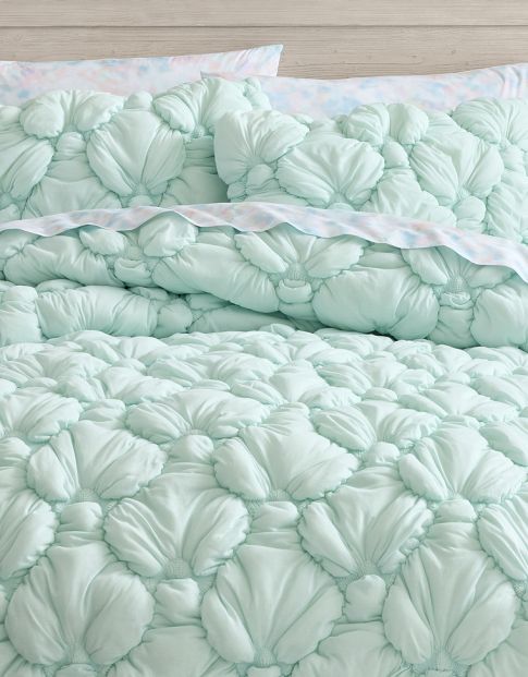 Quilts &amp; Comforters