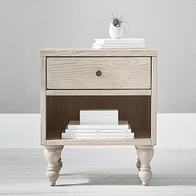 Bellevue Platform Bed &amp; Nightstand Set