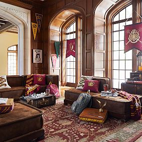 HARRY POTTER&#8482; HOGWARTS&#8482; Crest Scroll