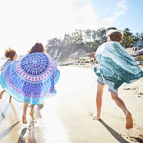 Photoreal Wave Beach Towel