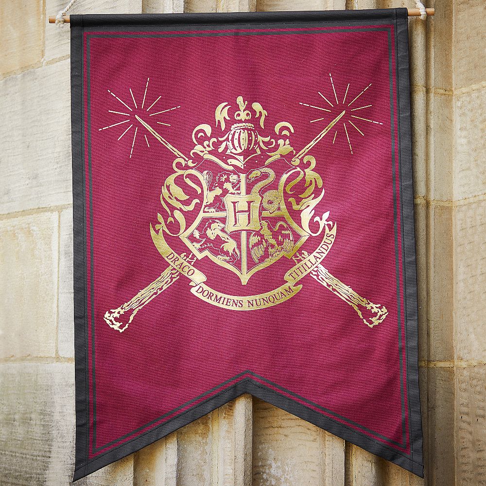HARRY POTTER&#8482; HOGWARTS&#8482; Crest Scroll