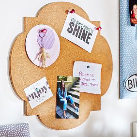 No Nails Clover Cork Pinboard