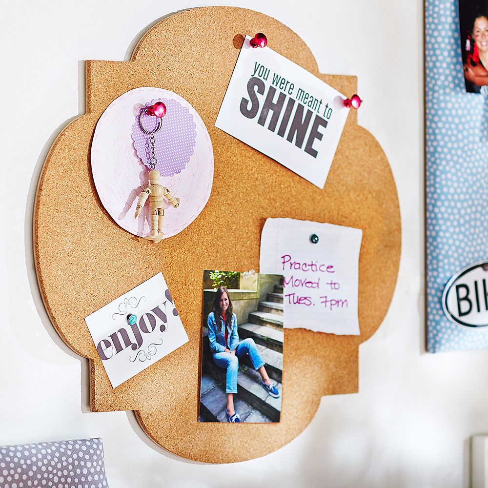 No Nails Clover Cork Pinboard