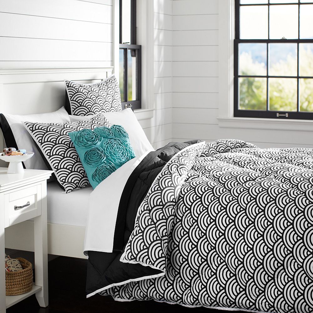 Quincy Scallop Super Pouf Comforter, Black