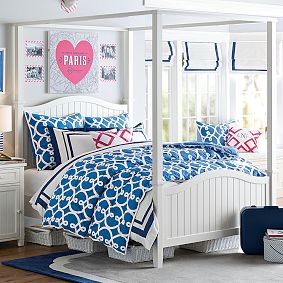 Beadboard Canopy Bed &amp; Trundle