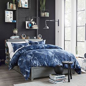 Findley Storage Bed &amp; 7-Drawer Dresser Set