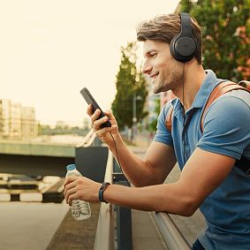 MOTO XT120 Over-Ear Headphones