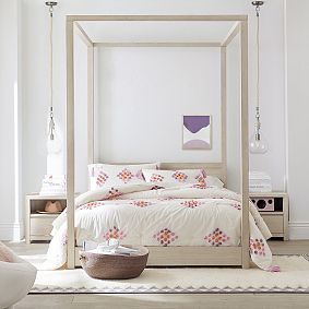 Costa Canopy Bed