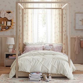 Hello Kitty&#174; Floral Rug