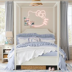 Auburn Canopy Bed