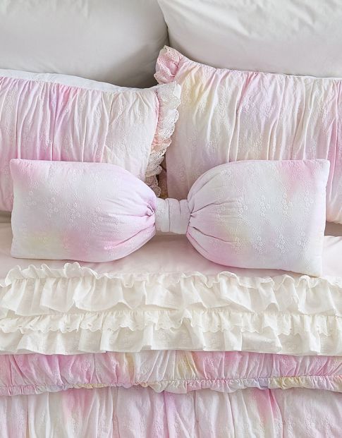 Pillows &amp; Throws