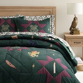 Harry Potter&#8482; Hogwarts Velvet Quilt