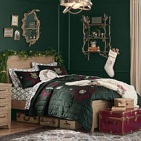 Harry Potter&#8482; Hogwarts Velvet Quilt