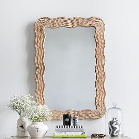 Scalloped Linden Rectangular Wall Mirror (28&quot;x40&quot;)