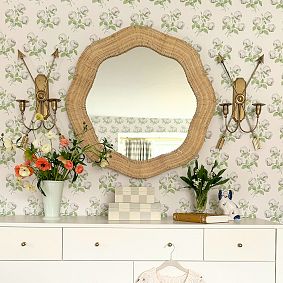 Scalloped Linden Round Wall Mirror (35&quot;x32&quot;)