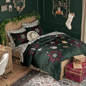 Harry Potter&#8482; Hogwarts Velvet Quilt