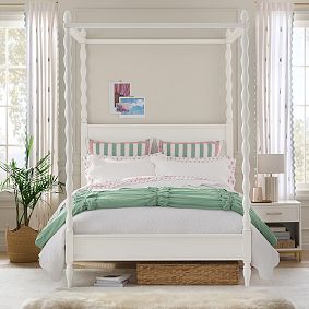 Bobbin Canopy Bed